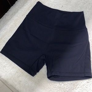 Black pulse surge shorts